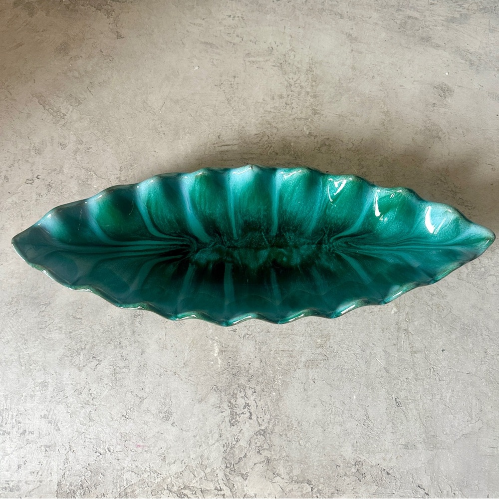 MCM BMP Blue Mountain Pottery Canada Scallop 16” Console Serving Bowl Clamshell